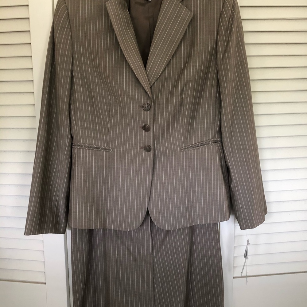 New with Tags TAHARI Professional Women Size 10P